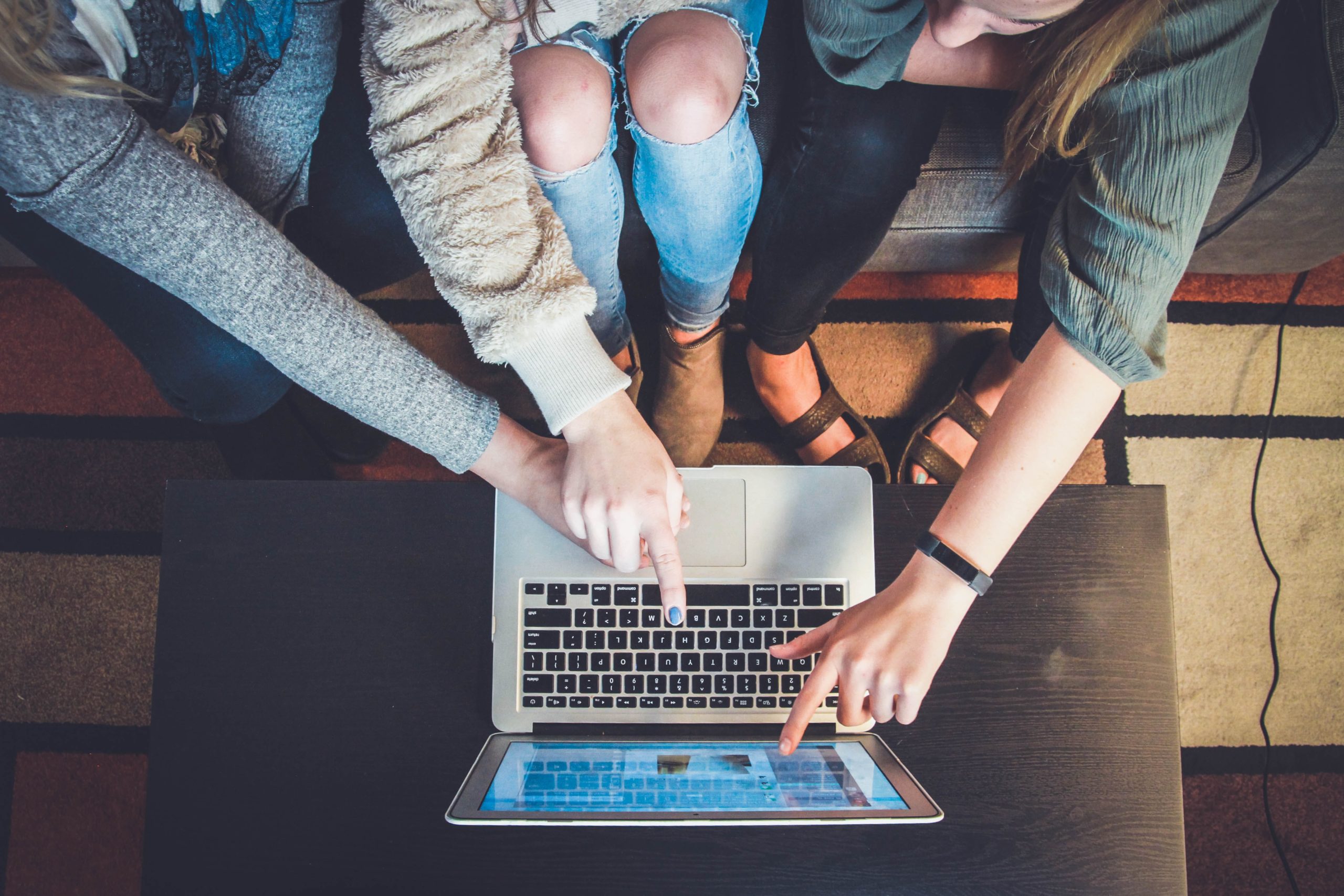 Le télétravail doit-il devenir incontournable et comment différencier Télétravail et Management à distance ?